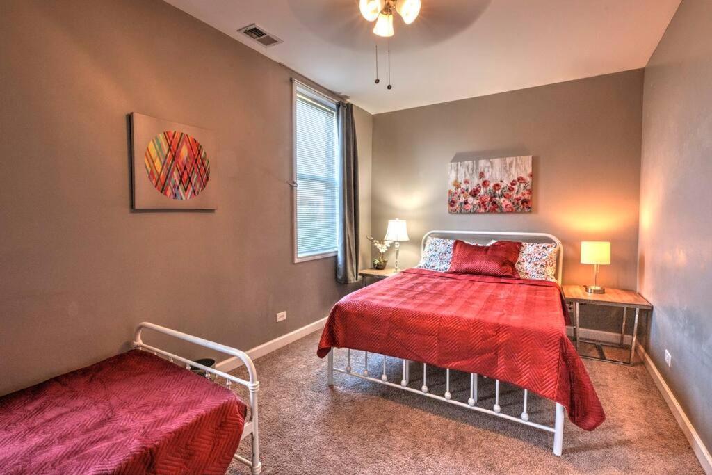 Spacious Row Home Next Transit Near Downtown W Parking Chicago Exterior photo