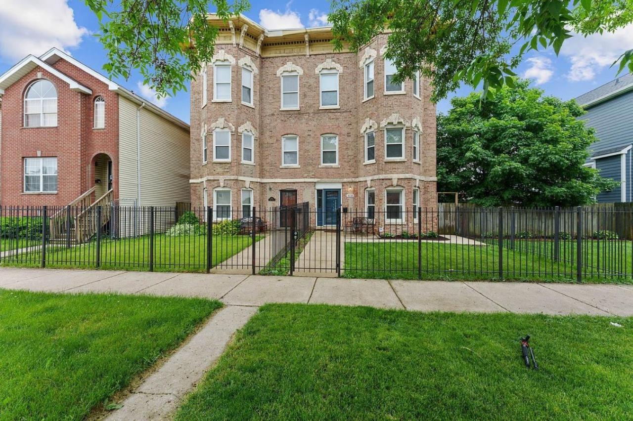 Spacious Row Home Next Transit Near Downtown W Parking Chicago Exterior photo